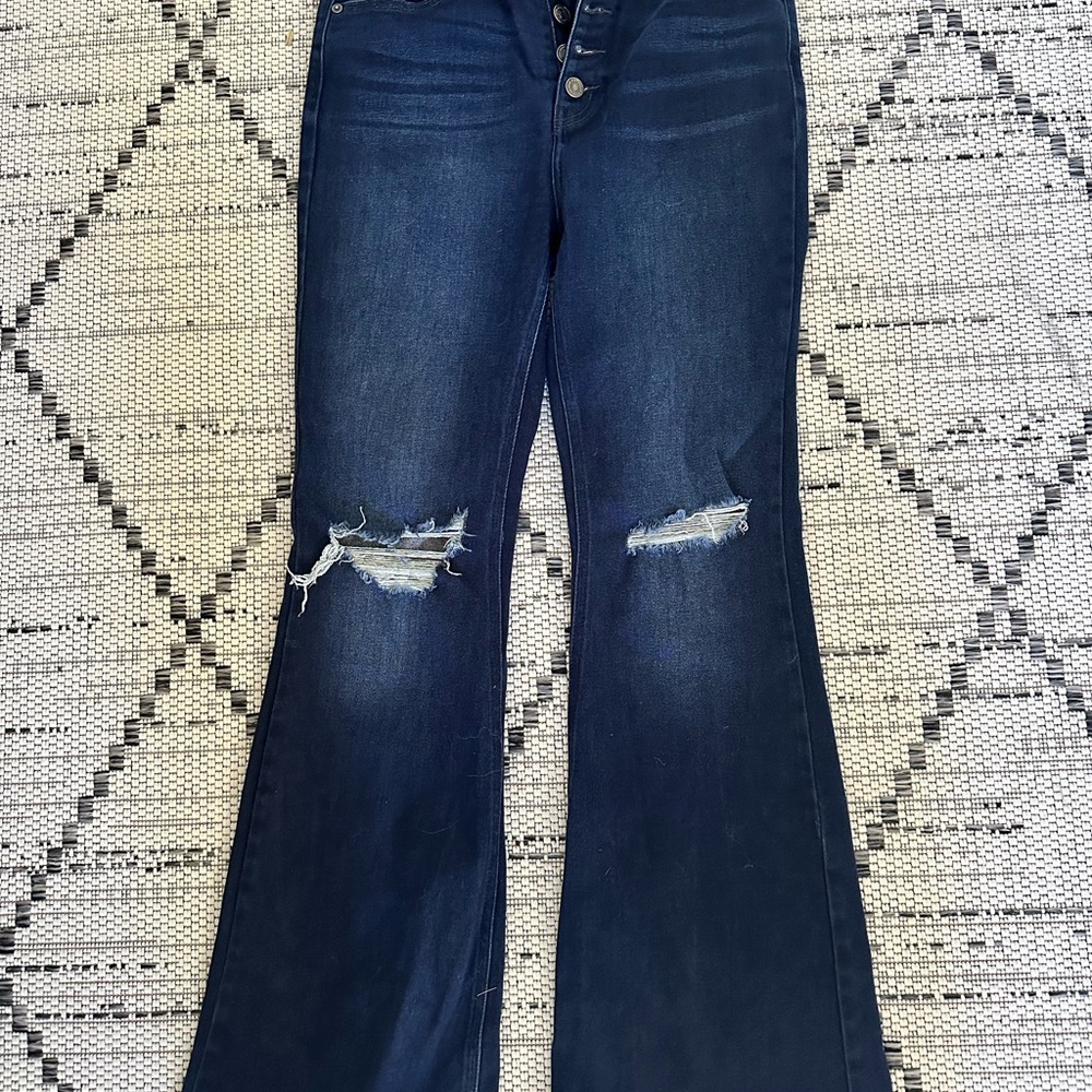 Button fly juniors distressed Kancan flare trouser Jeans 9/28